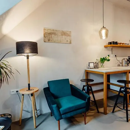 아파트 Cozy Blue House In Heart Of Old Town *